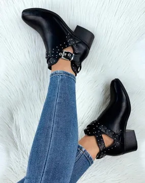 Bottines basses noire ouvertes