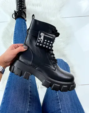 Bottines hautes noires avec poche cloutées