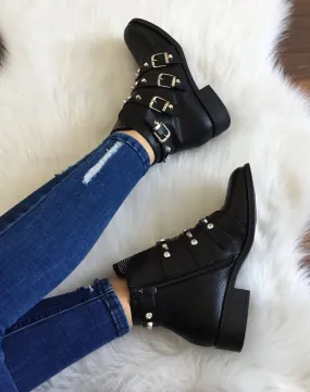 Bottines noires cloutées avec des strass