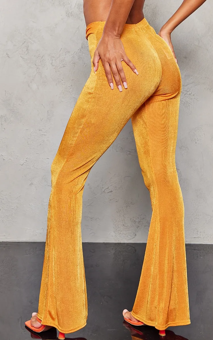 Pantalon flare moulant en acétate orange vif torsadé devant