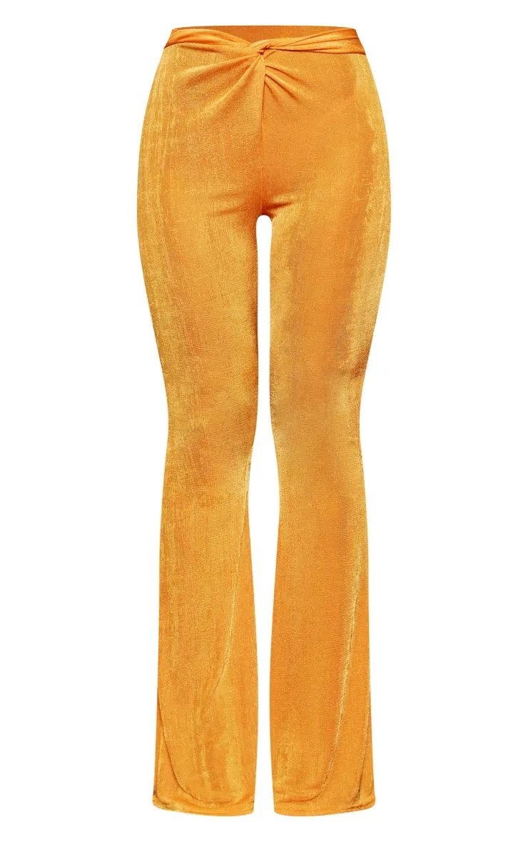 Pantalon flare moulant en acétate orange vif torsadé devant